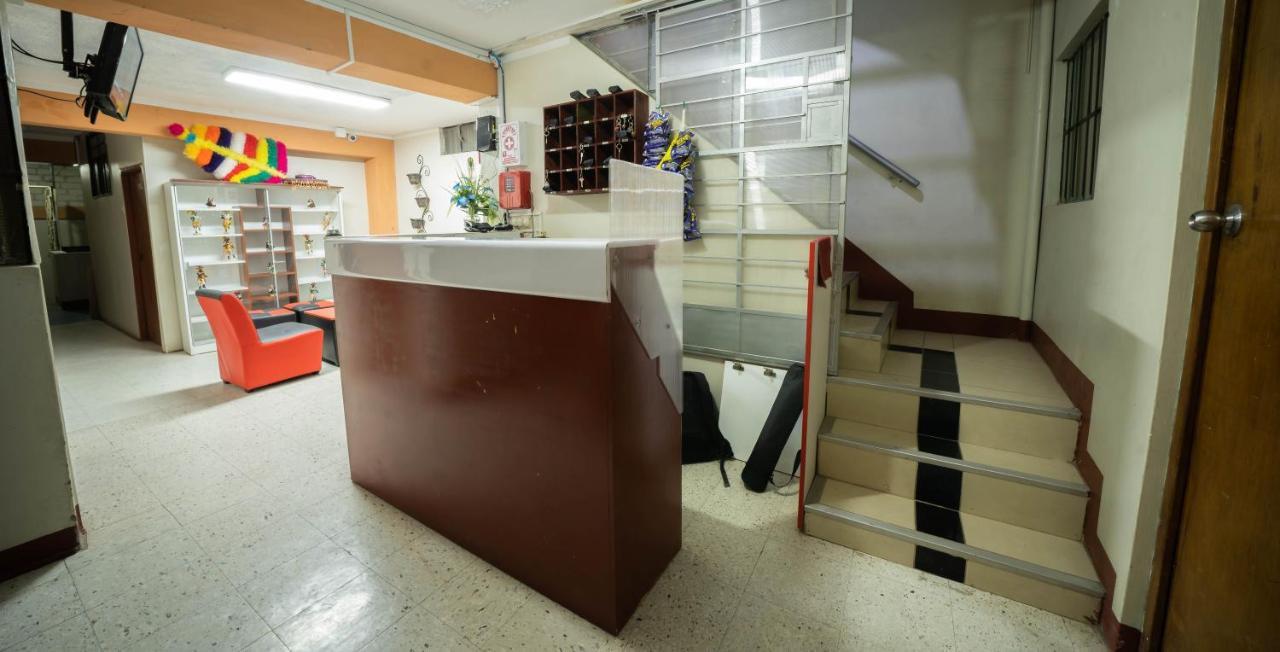 Hostal Tarapaca Hotel Huánuco Екстериор снимка